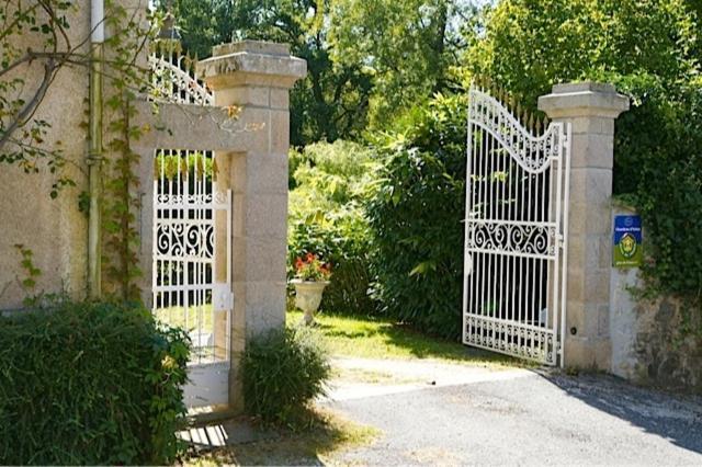 Domaine De La Dame De Lauriere Bed & Breakfast Solignac ภายนอก รูปภาพ
